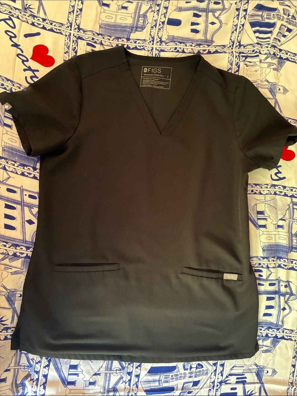Figs set Black V-Neck small Scrub Top with Medium Straight leg bottom